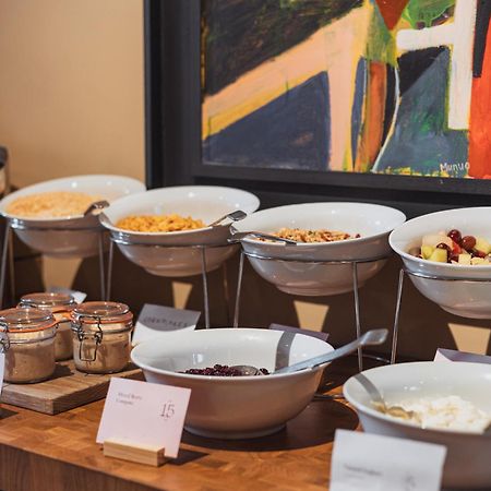 No 15 By Guesthouse, באת' מראה חיצוני תמונה A breakfast buffet