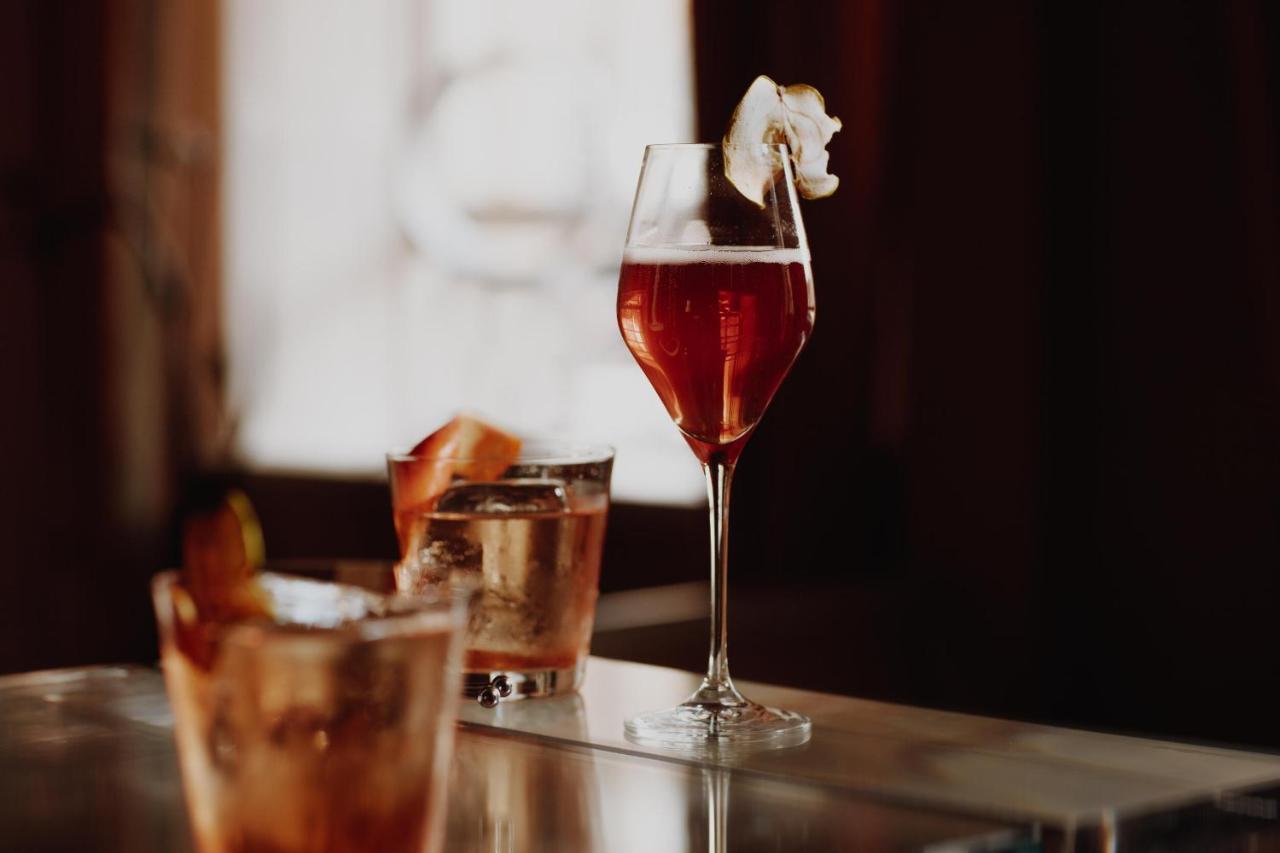 No 15 By Guesthouse, באת' מראה חיצוני תמונה A wine cocktail