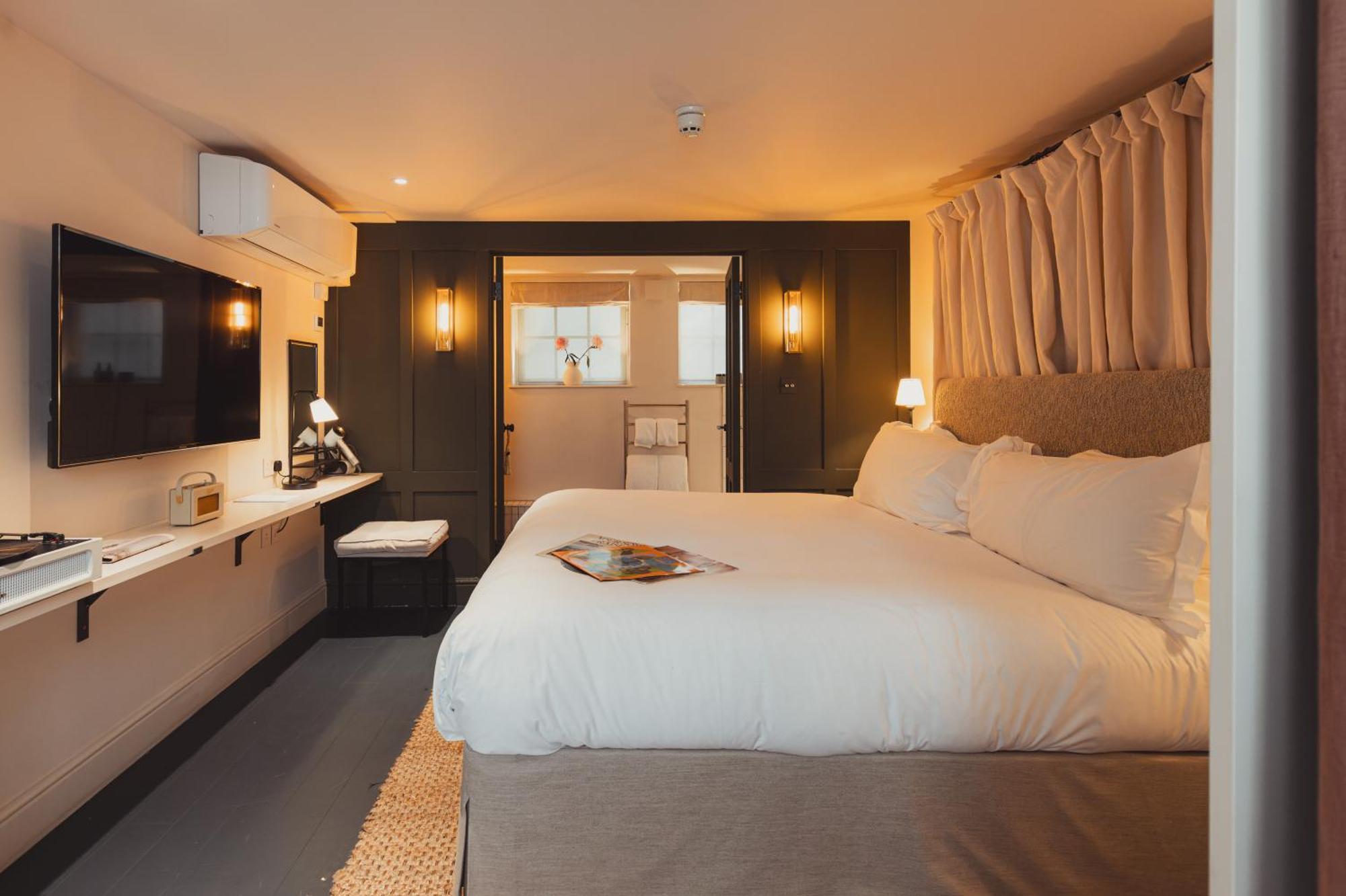 No 15 By Guesthouse, באת' מראה חיצוני תמונה A bedroom on board