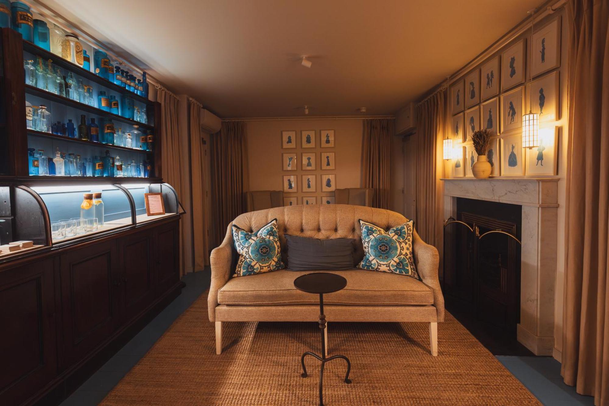 No 15 By Guesthouse, באת' מראה חיצוני תמונה The bar at the 2019 edition of the London Design Festival