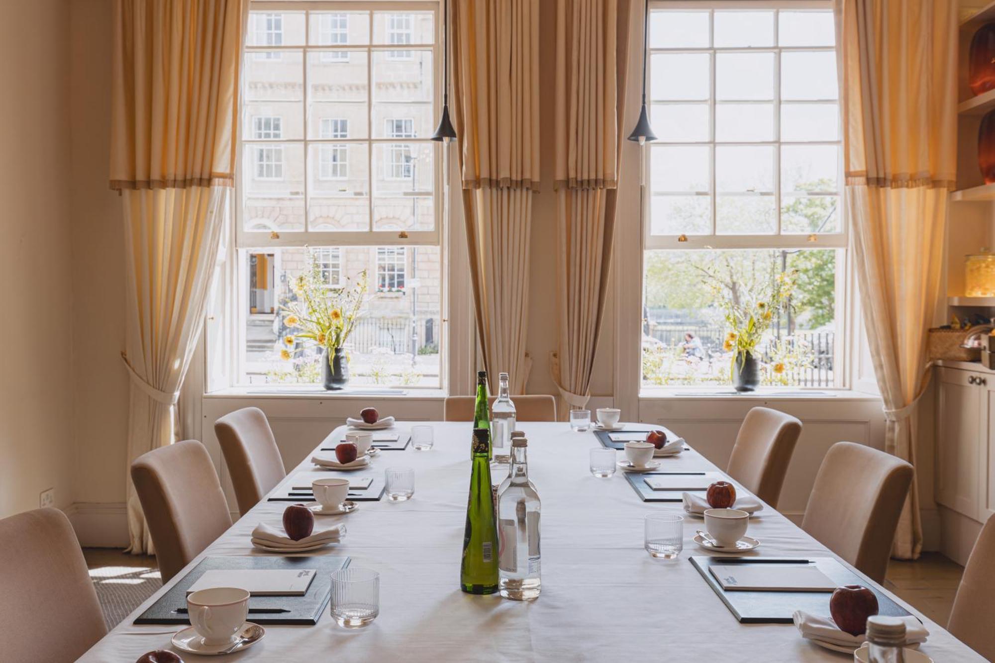 No 15 By Guesthouse, באת' מראה חיצוני תמונה The boardroom at the hotel