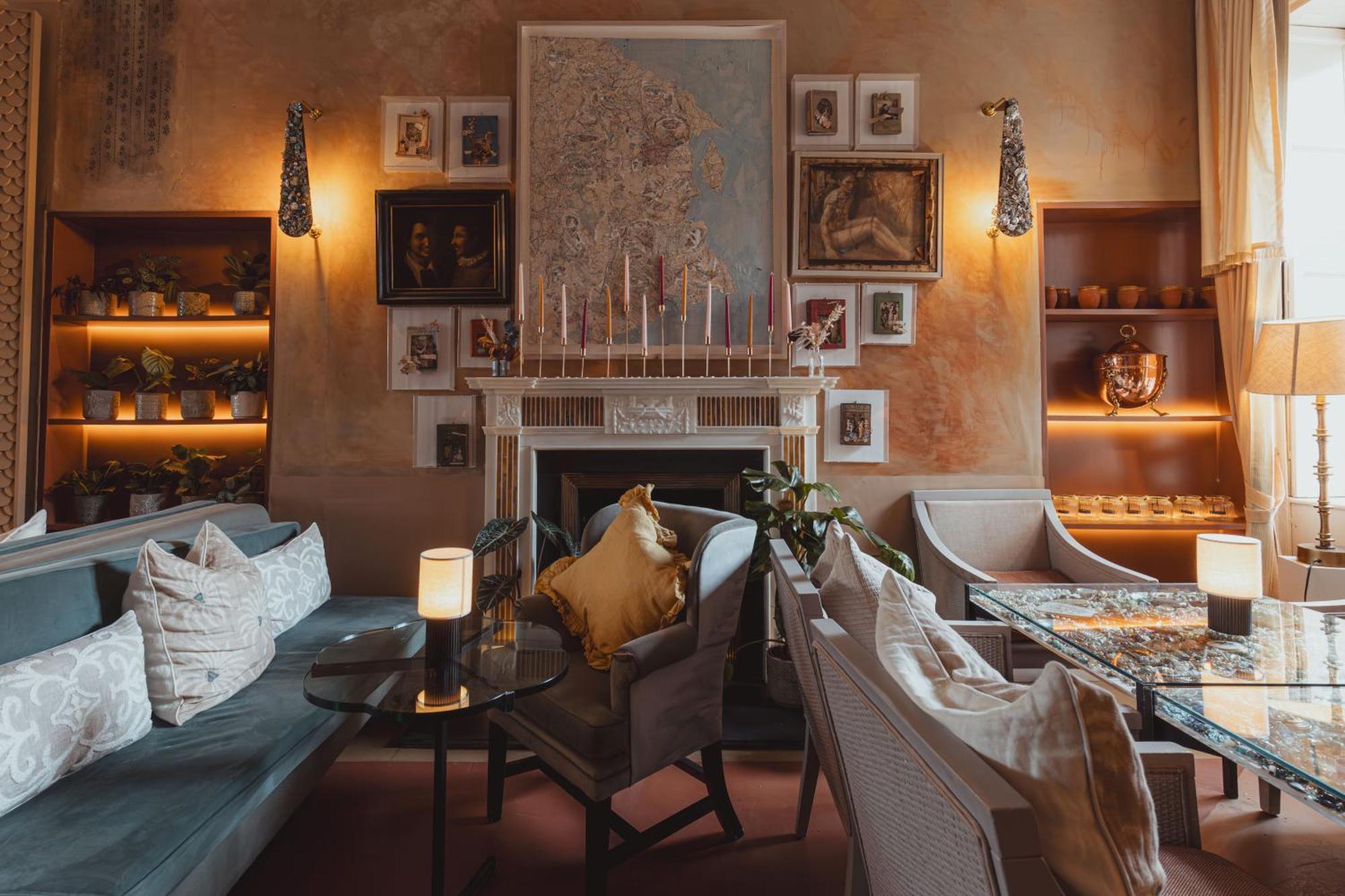 No 15 By Guesthouse, באת' מראה חיצוני תמונה The Drawing Room at The Mitre Hotel