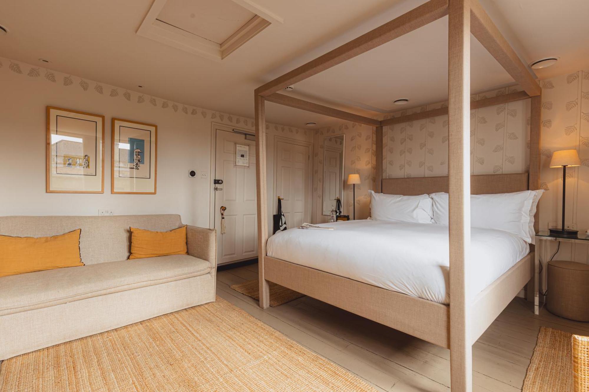 No 15 By Guesthouse, באת' מראה חיצוני תמונה A bedroom at The Ivy Hotel
